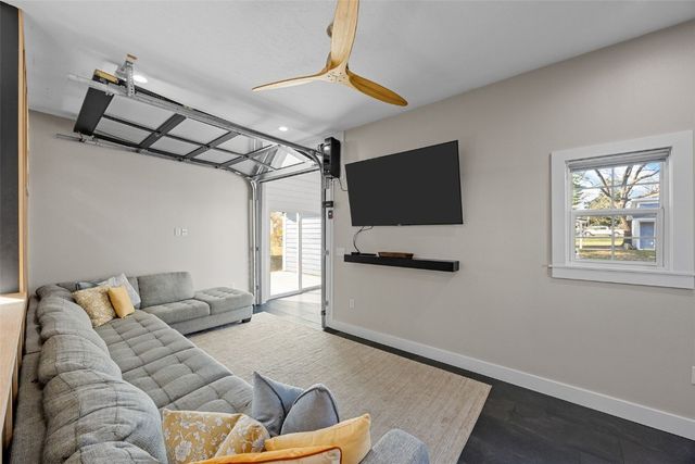 155 N Front, North Liberty, IA 52317