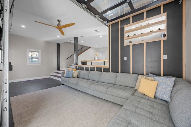 155 N Front, North Liberty, IA 52317