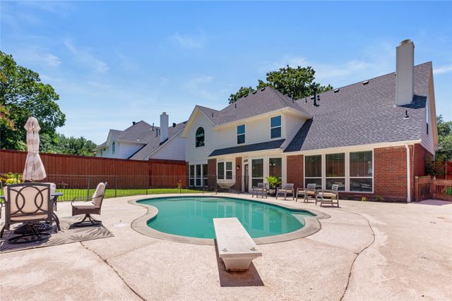 2124 Sandell Drive, Grapevine, TX 76051