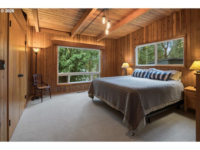 19022 OLD RIVER Dr, West Linn, OR 97068