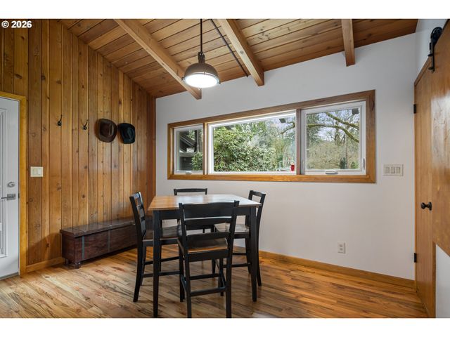 19022 OLD RIVER Dr, West Linn, OR 97068