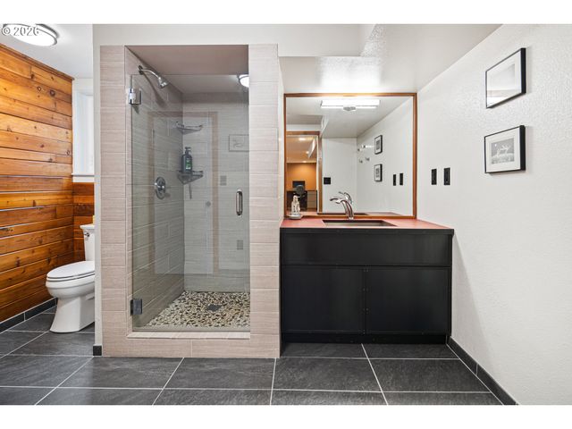 19022 OLD RIVER Dr, West Linn, OR 97068