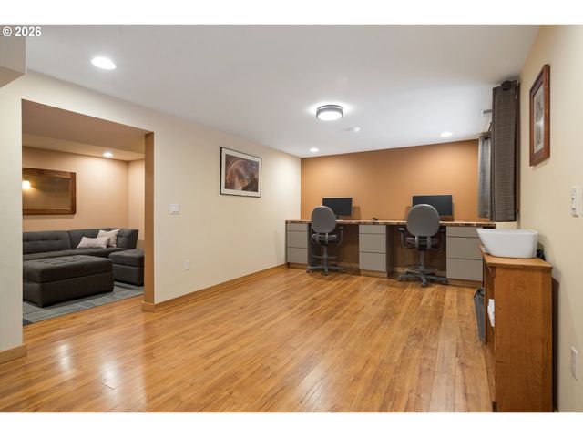 19022 OLD RIVER Dr, West Linn, OR 97068