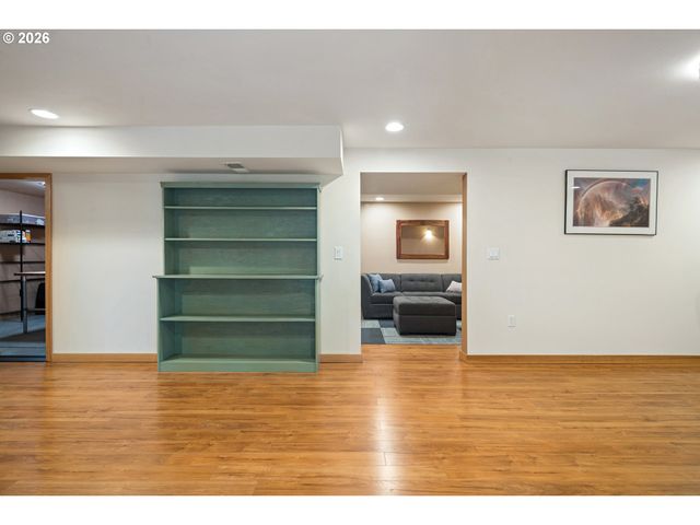 19022 OLD RIVER Dr, West Linn, OR 97068