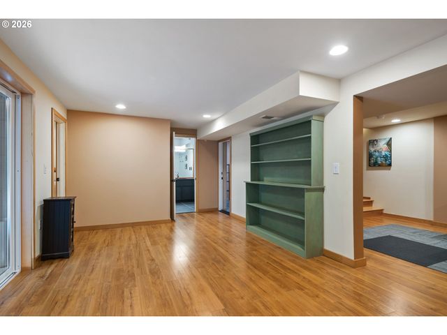 19022 OLD RIVER Dr, West Linn, OR 97068