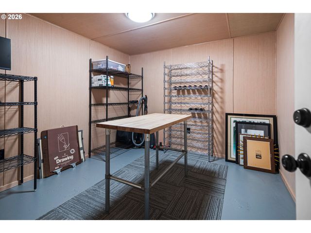 19022 OLD RIVER Dr, West Linn, OR 97068