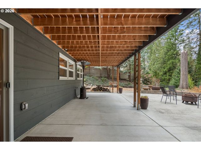 19022 OLD RIVER Dr, West Linn, OR 97068