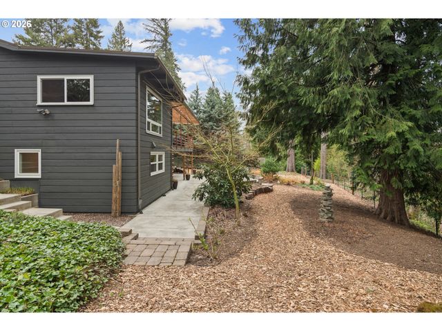 19022 OLD RIVER Dr, West Linn, OR 97068