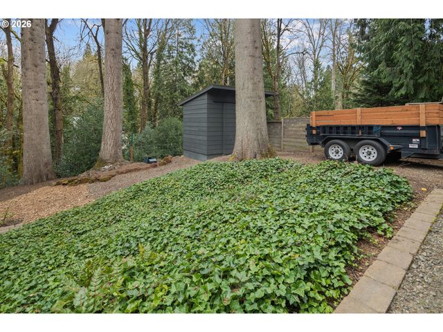 19022 OLD RIVER Dr, West Linn, OR 97068