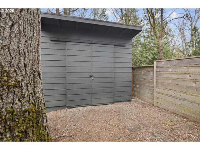 19022 OLD RIVER Dr, West Linn, OR 97068