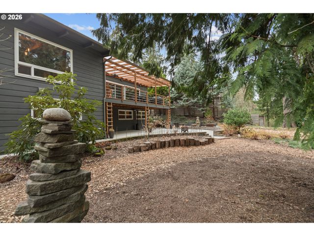 19022 OLD RIVER Dr, West Linn, OR 97068