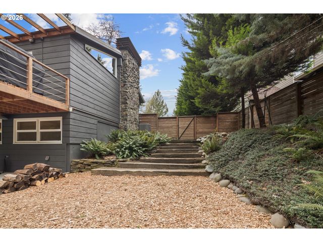 19022 OLD RIVER Dr, West Linn, OR 97068