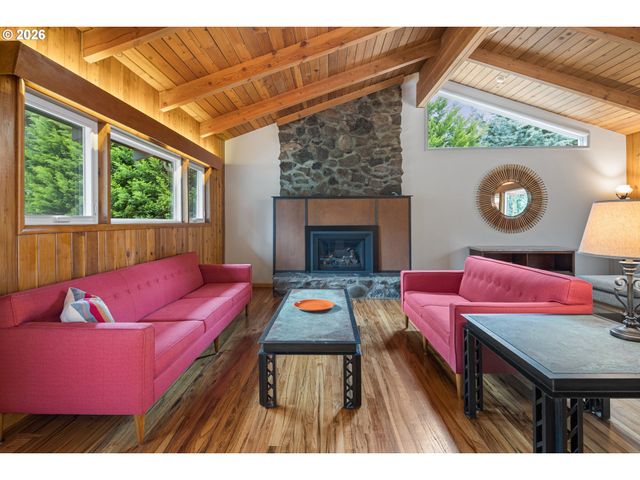 19022 OLD RIVER Dr, West Linn, OR 97068