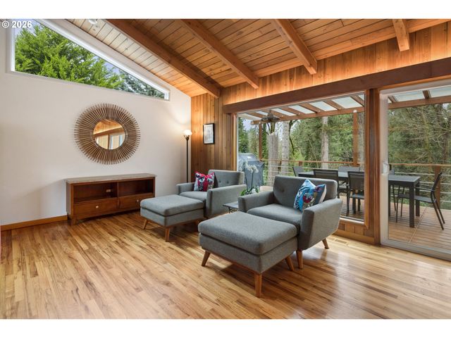 19022 OLD RIVER Dr, West Linn, OR 97068