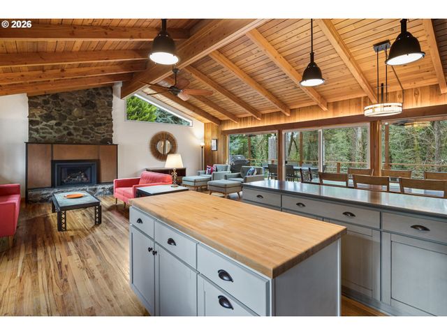 19022 OLD RIVER Dr, West Linn, OR 97068