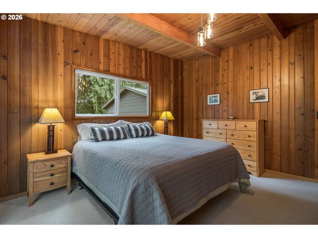 19022 OLD RIVER Dr, West Linn, OR 97068