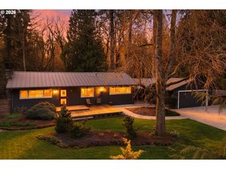 19022 OLD RIVER Dr, West Linn, OR 97068