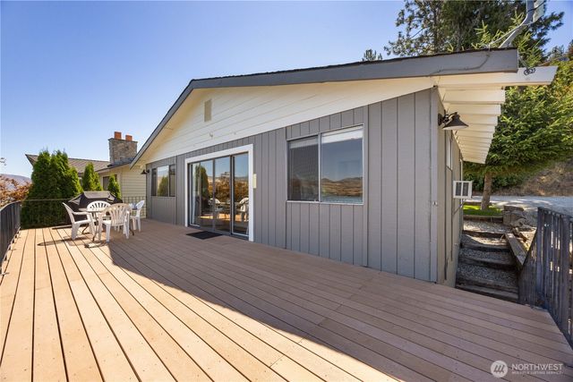 3132 S Lakeshore Road, Chelan, WA 98816