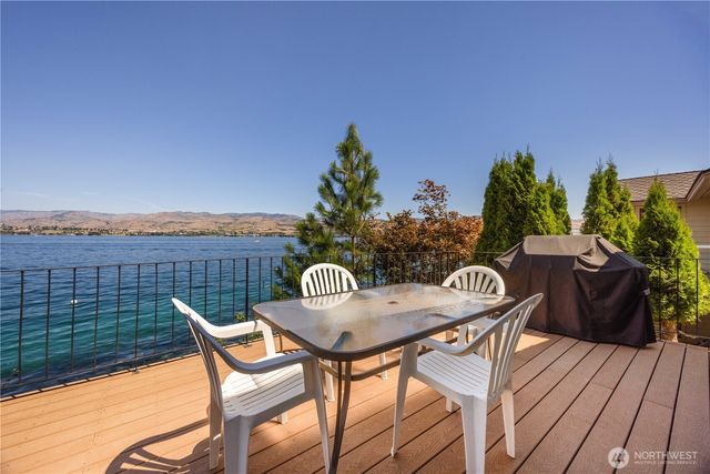 3132 S Lakeshore Road, Chelan, WA 98816