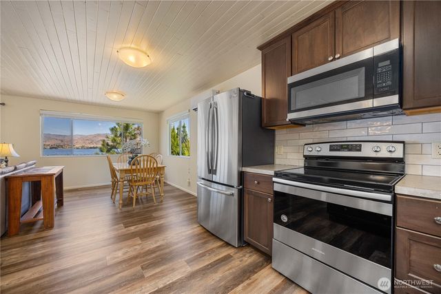 3132 S Lakeshore Road, Chelan, WA 98816