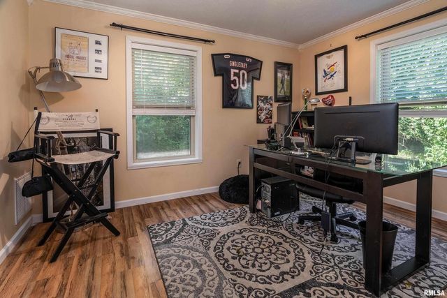 701 E CAMPUS Drive, Carbondale, IL 62901