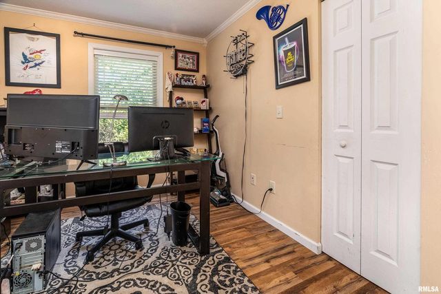 701 E CAMPUS Drive, Carbondale, IL 62901