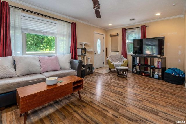 701 E CAMPUS Drive, Carbondale, IL 62901