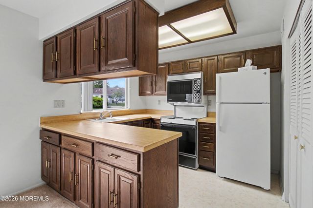 943 Liverpool Circle B, Manchester, NJ 08759