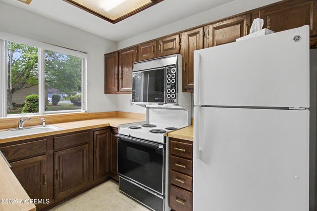 943 Liverpool Circle B, Manchester, NJ 08759