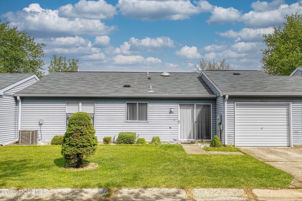 943 Liverpool Circle B, Manchester, NJ 08759
