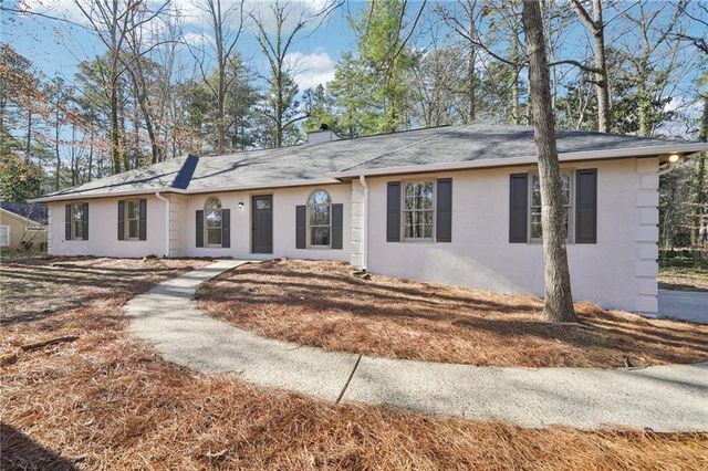 1020 Laurel Lake Drive, Ball Ground, GA 30107