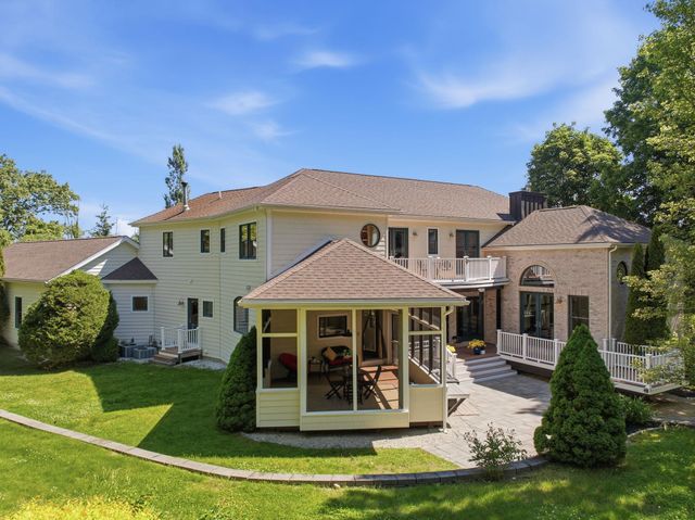 15 Chardonnay Terrace, Bedford, NH 03110
