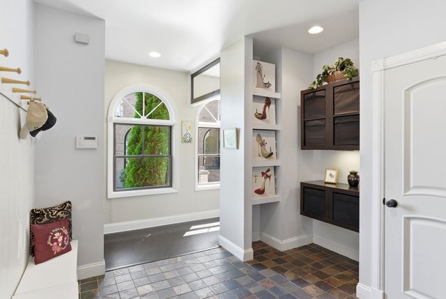 15 Chardonnay Terrace, Bedford, NH 03110