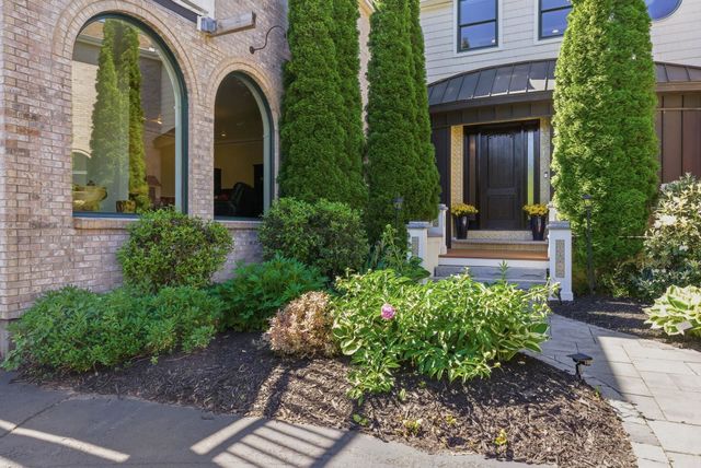 15 Chardonnay Terrace, Bedford, NH 03110