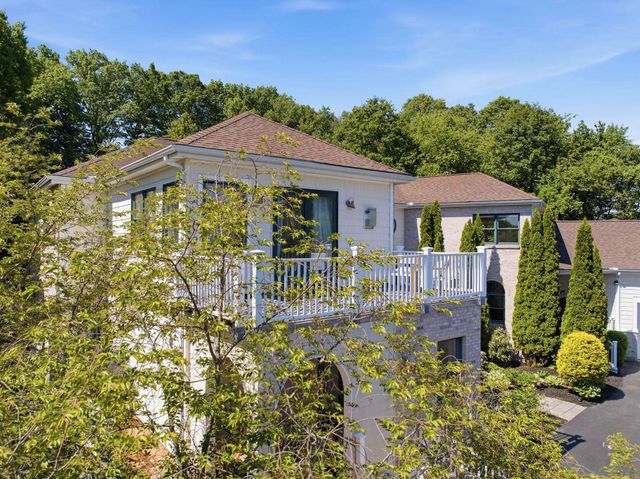 15 Chardonnay Terrace, Bedford, NH 03110