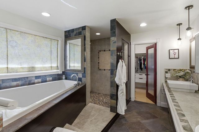 15 Chardonnay Terrace, Bedford, NH 03110