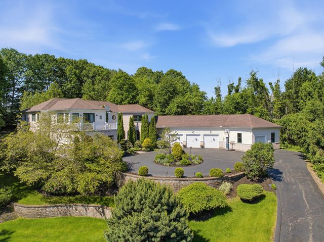 15 Chardonnay Terrace, Bedford, NH 03110