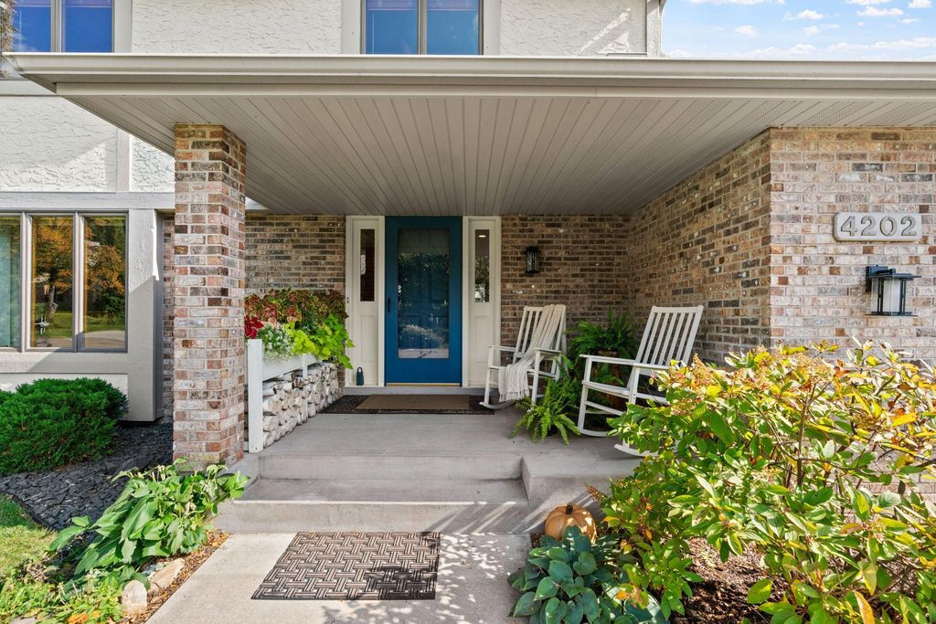 4202 Willow Wood Drive, Vadnais Heights, MN 55127 — photo 2