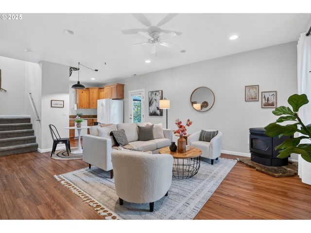 9372 Se BLUE JAY Ln, Boring, OR 97009