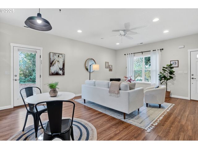 9372 Se BLUE JAY Ln, Boring, OR 97009