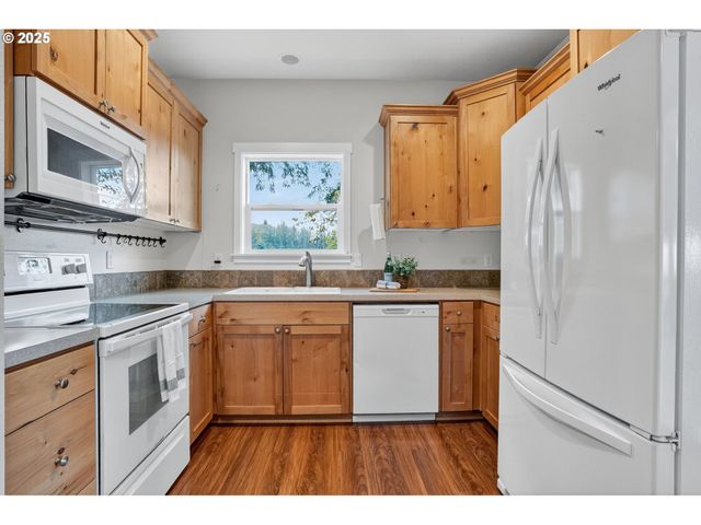 9372 Se BLUE JAY Ln, Boring, OR 97009