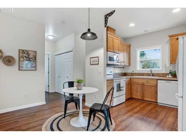 9372 Se BLUE JAY Ln, Boring, OR 97009