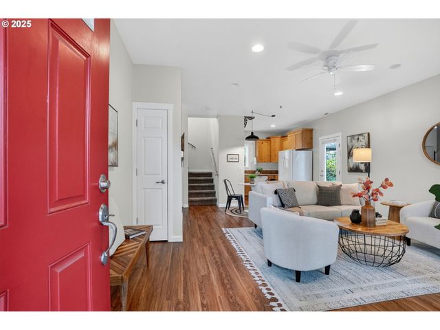 9372 Se BLUE JAY Ln, Boring, OR 97009