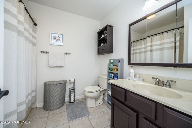 7 King Charles Court, Englishtown, NJ 07726