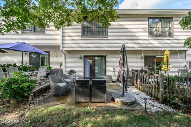 7 King Charles Court, Englishtown, NJ 07726