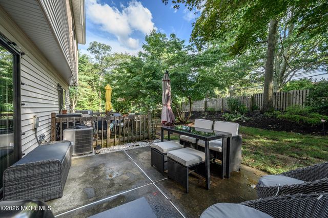 7 King Charles Court, Englishtown, NJ 07726