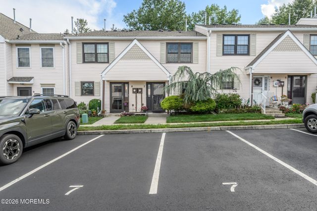 7 King Charles Court, Englishtown, NJ 07726