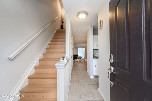 7 King Charles Court, Englishtown, NJ 07726