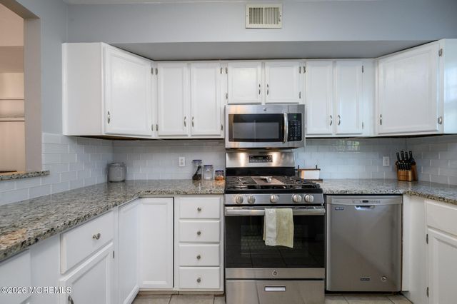 7 King Charles Court, Englishtown, NJ 07726