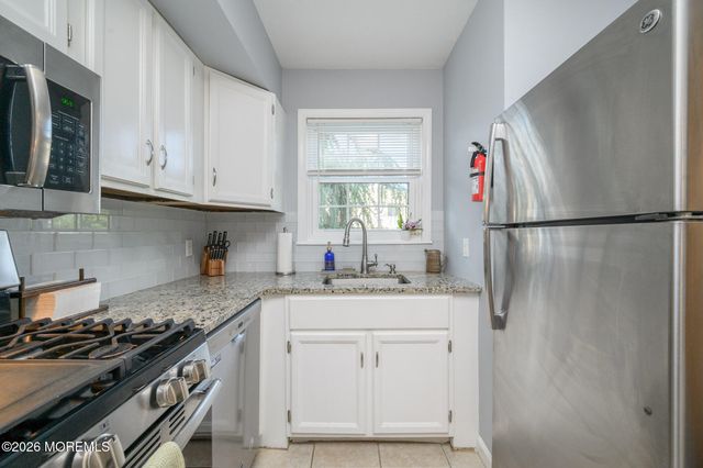 7 King Charles Court, Englishtown, NJ 07726